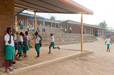 Escola Primária Umubano / MASS Design Group
