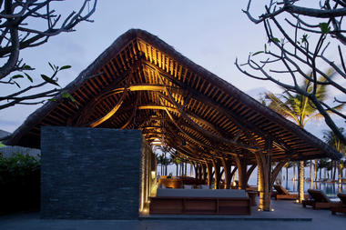 Bar de Playa Naman Retreat / Vo Trong Nghia Architects