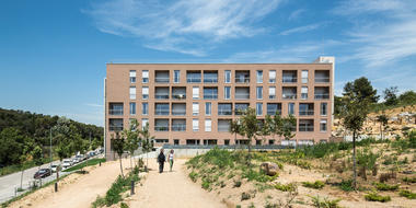 Edificio De Viviendas Para Mayores De 65 Años En Girona / Arcadi Pla Arquitectes