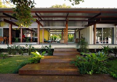 Casa en Praia Preta / Nitsche Arquitetos