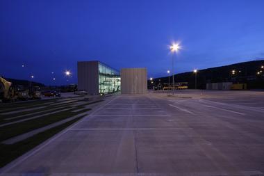 Oficinas Centrales Zeppelin / Paulíny Hovorka Architekti