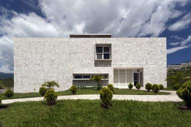 Villa de las Niñas / Soliscolomer y Asociados
