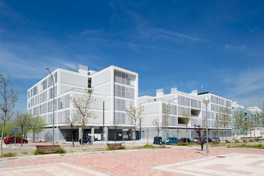 163 Viviendas VPPA en Vallecas / Olalquiaga Arquitectos