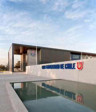 Club Deportivo Universidad de Chile / PLAN Arquitectos