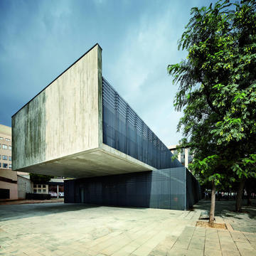 Nursery in the Jardines De Malaga / Batlle i Roig Architectes