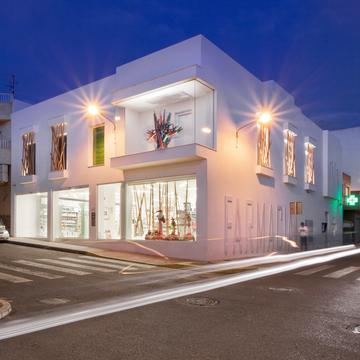 Caparrós and Reina Pharmacy / Mobil M