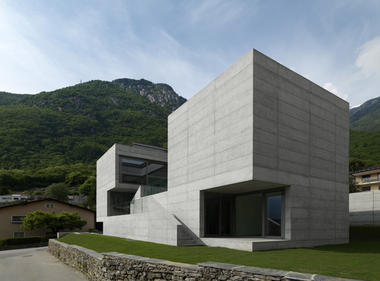 House in Lumino / Davide Macullo Architects
