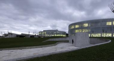 Software and Biotechnology Plants / Coll-Barreu Arquitectos