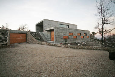 House in Serra de Freita / Oficina d'Arquitectura