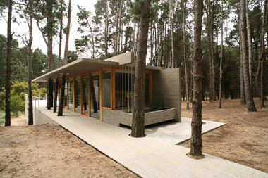 House Among Trees / Martín Fernández de Lema, Nicolás Moreno Deutsch