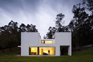 Private House In Barcelos / Rui Grazina