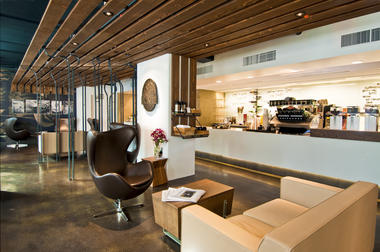 Fonte Wine Bar / Floisand Studio