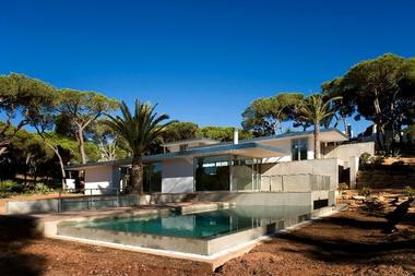 House in Vilamoura / Pedro Rogado with Vasco Mendia