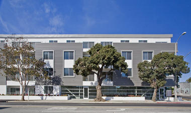 Ocean Breeze Apartments / atelier V