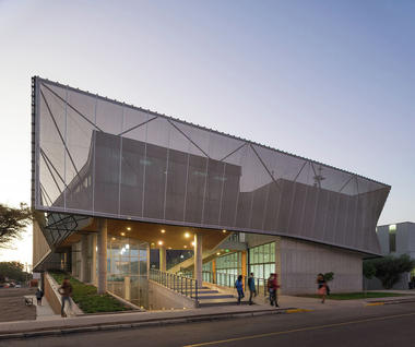 Edificio Departamento de Física / Marsino Arquitectos Asociados