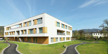Casa de reposo y enfermería/ Dietger Wissounig Architekten
