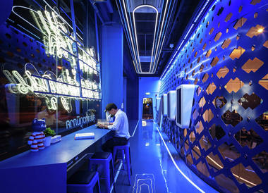 Gallery - Channel 7 BBTV / Apostrophy's + Airbase Architects - 1