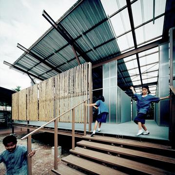 Escuela Baan Nong Bua / Junsekino Architect And Design