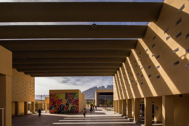 Macrocentro Comunitario San Bernabé / Pich-Aguilera Arquitectos