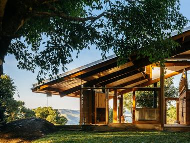 Casa de Meia Encosta / Denis Joelsons + Gabriela Baraúna Uchida
