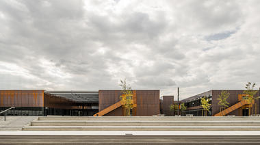 Escuela Secundaria Pública de Labarthe-sur-Lèze / LCR Architectes