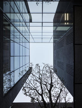 Gallery of SJ Office Building  / Le Sixieme  - 5