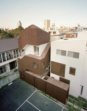 Double Helix House / Onishimaki + Hyakudayuki Architects