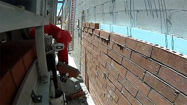 Robô construtor assenta tijolos três vezes mais rápido que uma pessoa