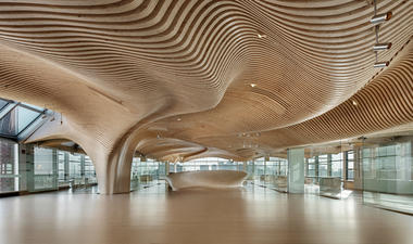 Renovación One Main Office / dECOi Architects