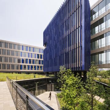 上海华鑫天地综合楼 / Jacques Ferrier Architecture