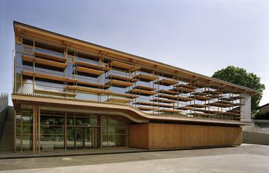 Sunny Gymnasium / Tekhnê Architectes