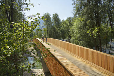 Puente de Bicicletas en el Río Sava / dans arhitekti