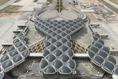 阿勒娅王后国际机场 / Foster + Partners