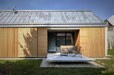 Casa de Bloques de Madera /  Jaro Krobot