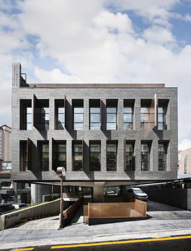 Edificio de oficinas SJ  / Le Sixieme
