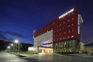 Galería de Hotel Ramada Encore Guadalajara  / Echauri Morales Arquitectos  - 1