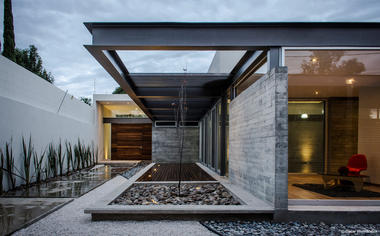 Gallery of TCH House / Arkylab  - 1