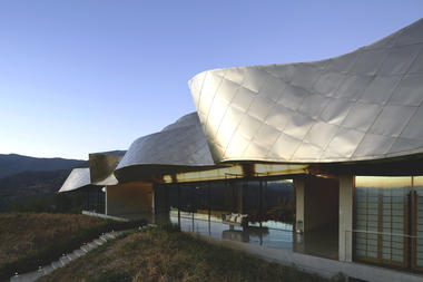 镶嵌在智利葡萄园中的VIK酒店 / Marcelo Daglio Arquitectos