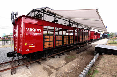 Vagão do Saber / Al Borde