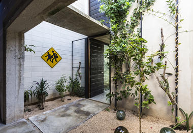 Gallery of Naked House  / Taller Estilo Arquitectura  - 16