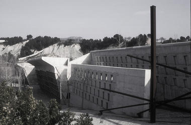 Clásicos de Arquitectura: Cementerio Igualada / Enric Miralles + Carme Pinos