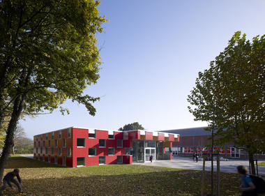 Gallery of Salmtal Secondary School Canteen / SpreierTrenner Architekten  - 11