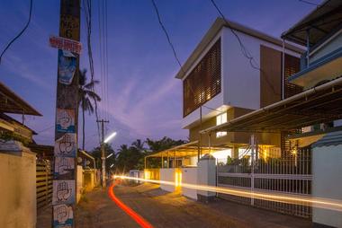 Gallery of The Breathing Wall Residence  / LIJO.RENY Architects  - 34