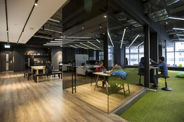 世界上最有趣创业公司9GAG的办公室 / LAAB Architects