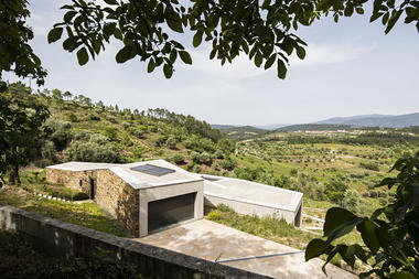 自由安静的别墅 / Camarim Arquitectos