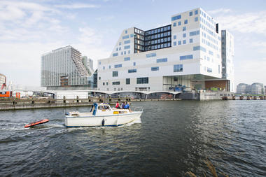 IJDock酒店 / Bakers Architecten
