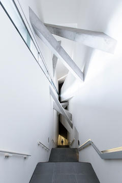 El Museo Judío de Berlín de Daniel Libeskind fotografiado por Laurian Ghinitoiu