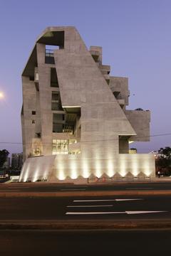 Galería de Universidad de Ingeniería y Tecnología - UTEC / Grafton Architects + Shell Arquitectos  - 1