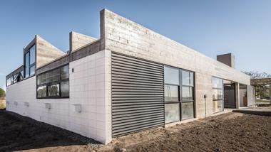 Casa Corzuelas / Manuel Gonzalez Veglia + Dolores Menso 