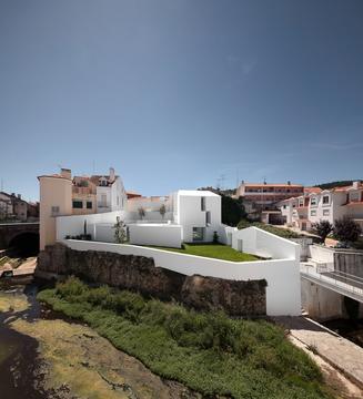Casa en Alcobaça / Aires Mateus